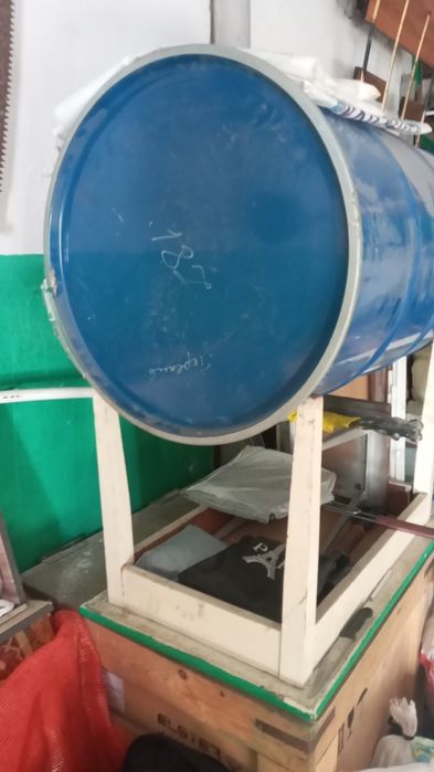 Продаётся два бочки 200 литра цена по 5 тыс  находится в майкадуке