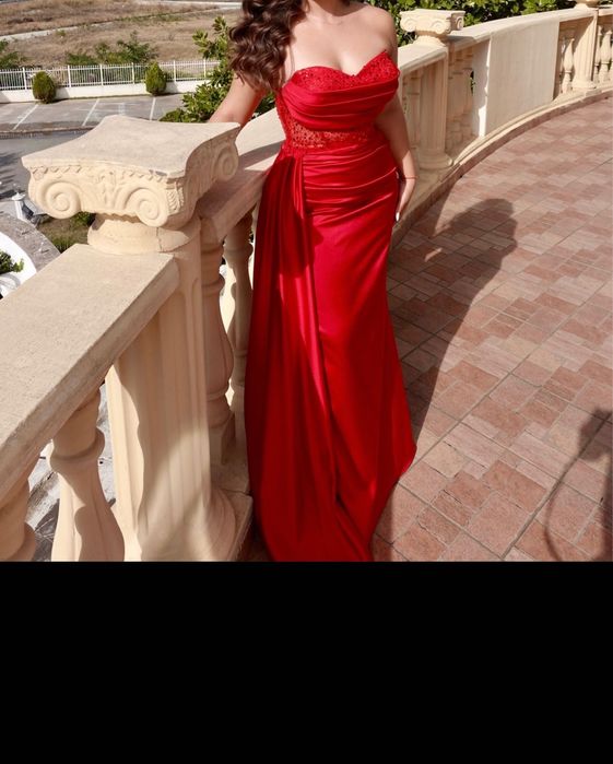 Официална рокля в червено