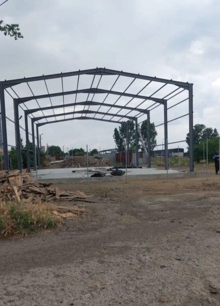 Vând hală metalică 9 m lățime cu 20 lungime cu tot cu montaj de pe sto