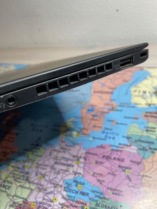 Vand laptop Thinkpad X1 Carbon i7 gen 7 16Gb ram SSD 120GB display 14”