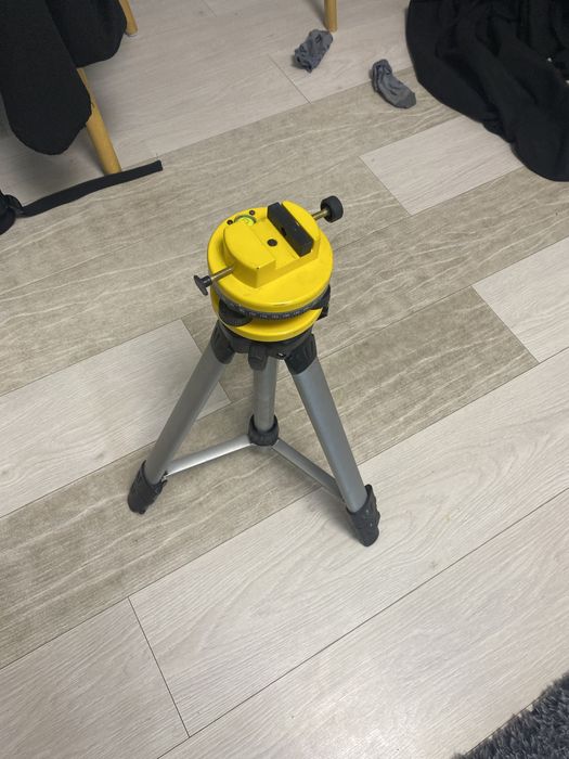 Trepied de Nivela German ca nou Metalic