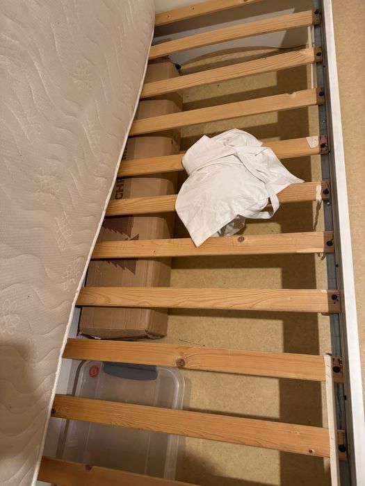 Легло с матрак и рамка