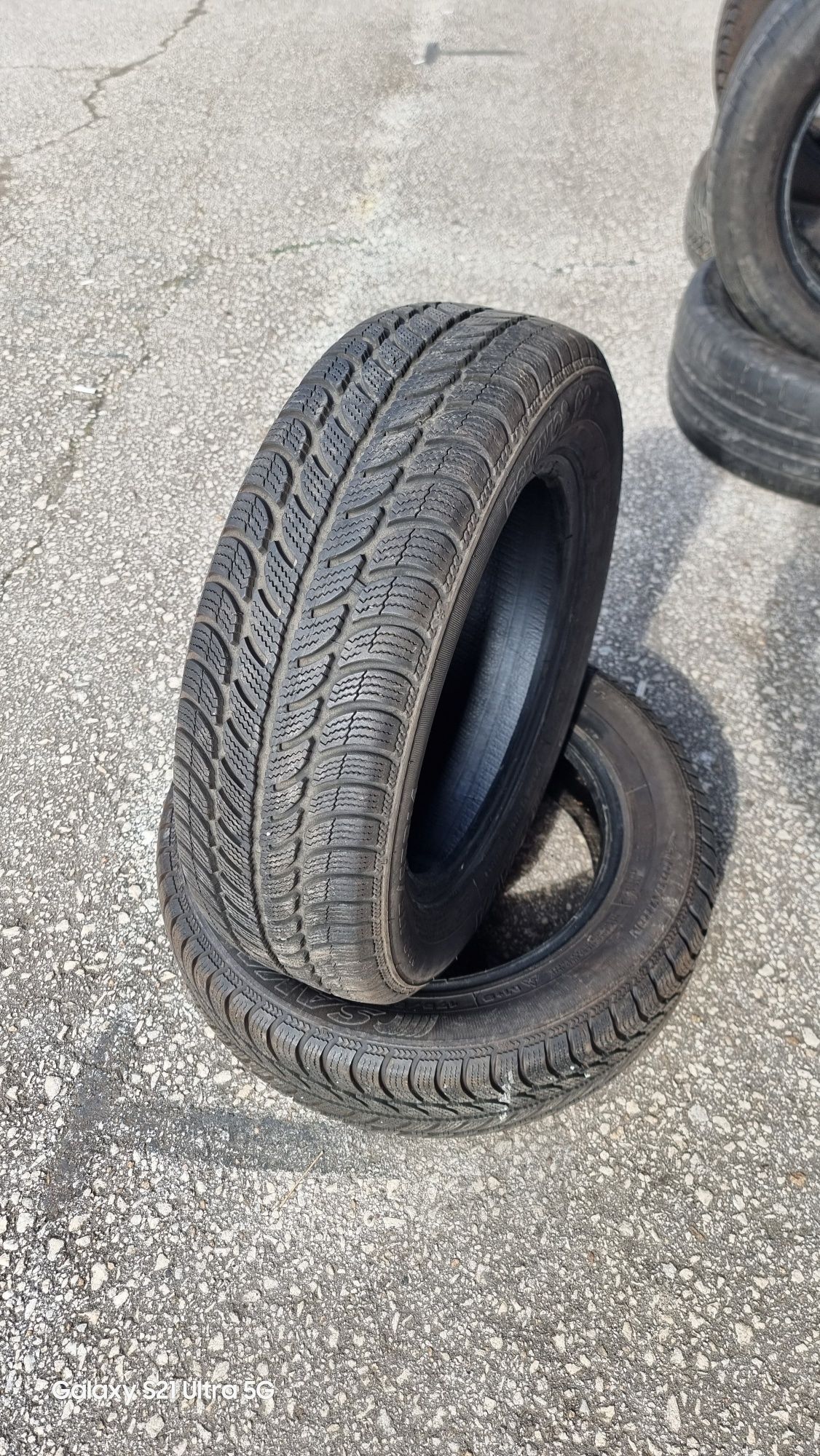 Продавам 2 броя зимни (всесезонни) гуми Debica 175/65R14