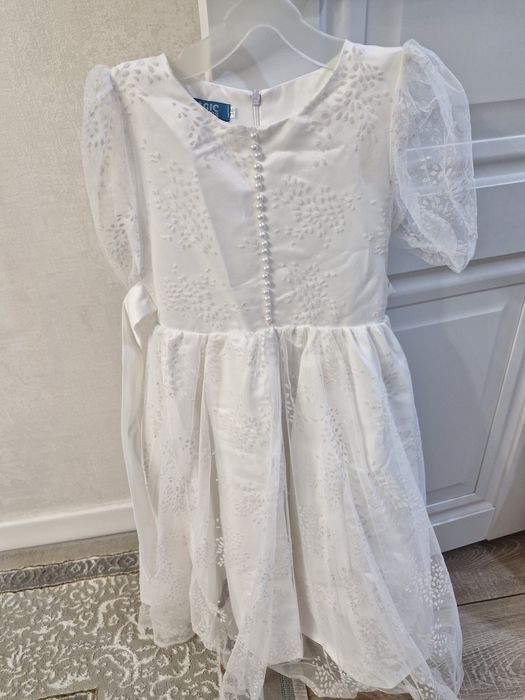 Платье  детское нлвогоднее очень красивое  для утренников и подойдет д