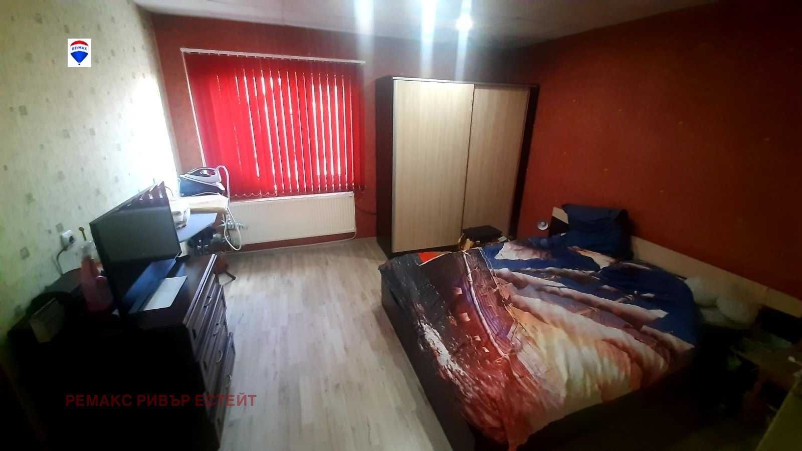 Градска къща за продажба в гр. Две могили