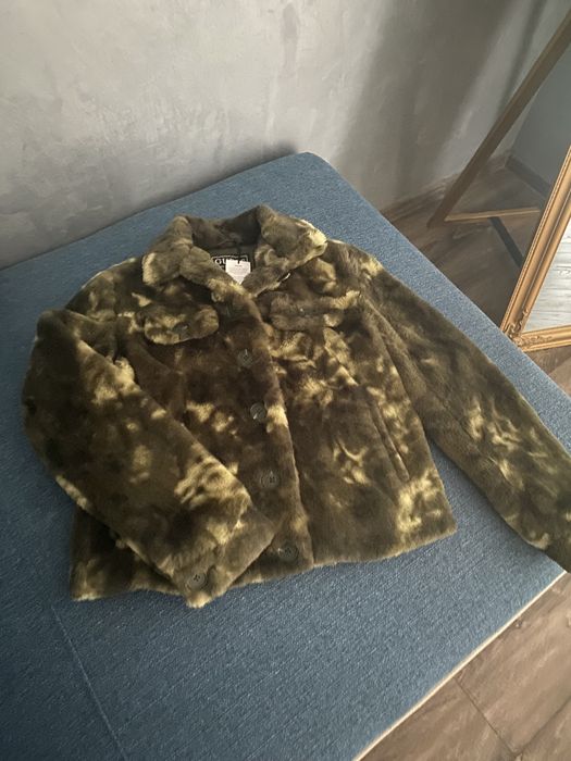 Geaca Guess blana artificiala, marimea S, noua