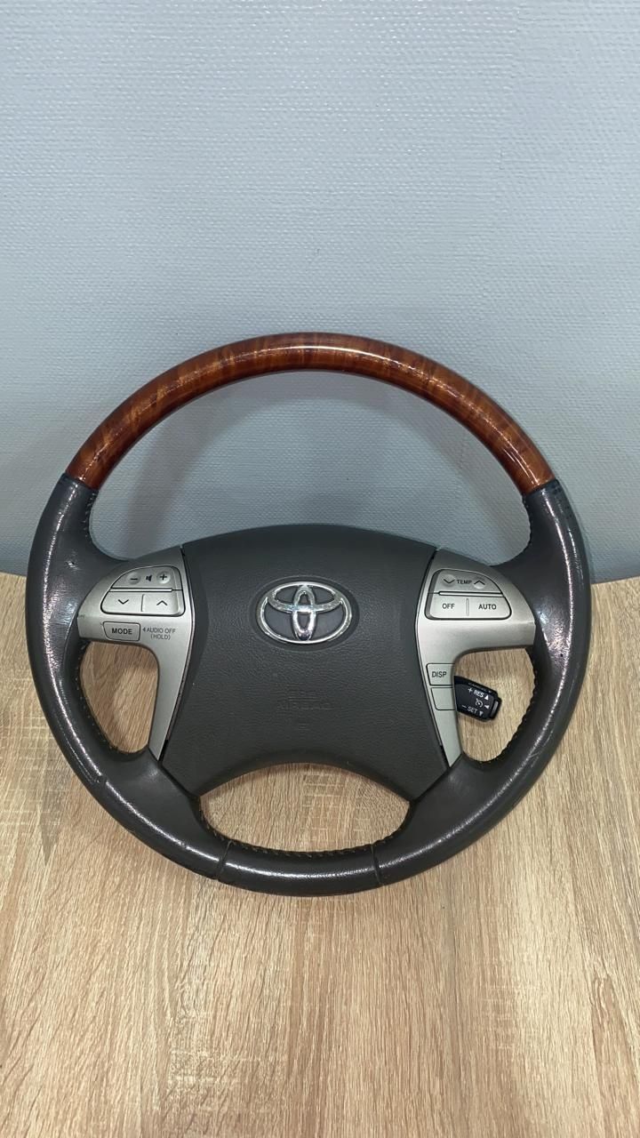 Руль на Toyota Camry 40