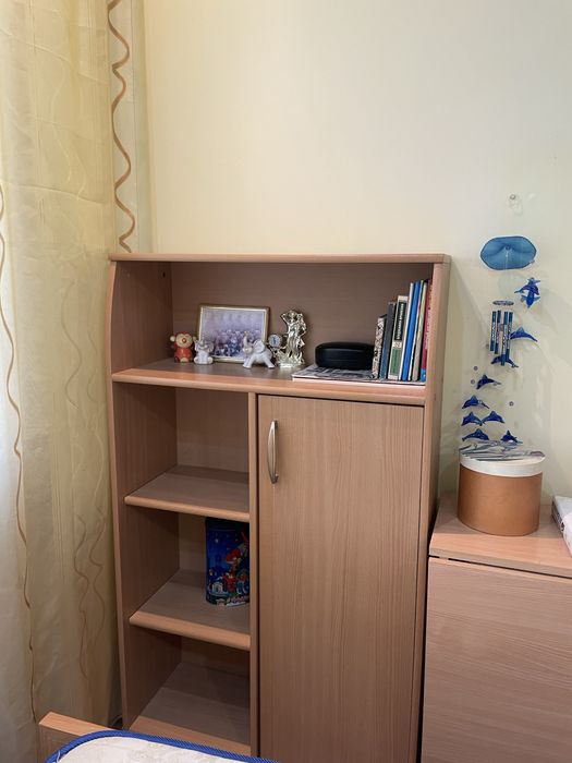 Продам книжную полку