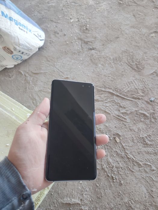 Samsung  S10 + 5G ideal.        Redmi iphone infinix