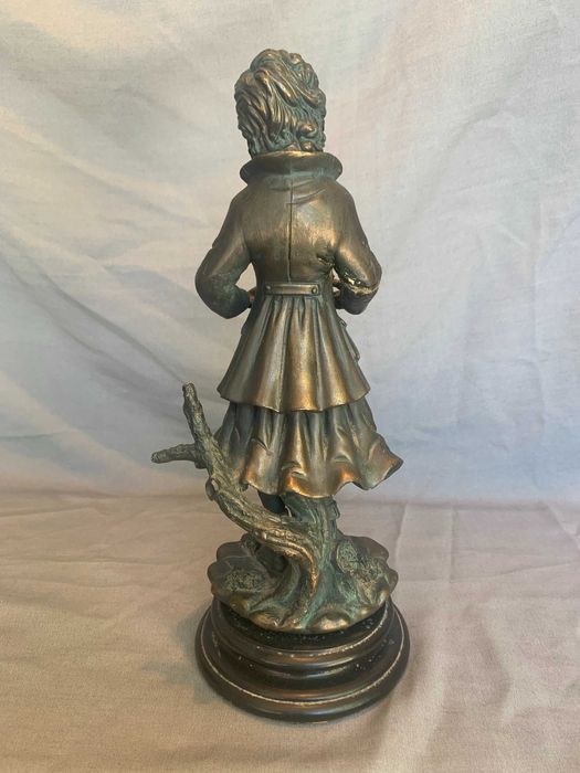 фигура статуетка на студент