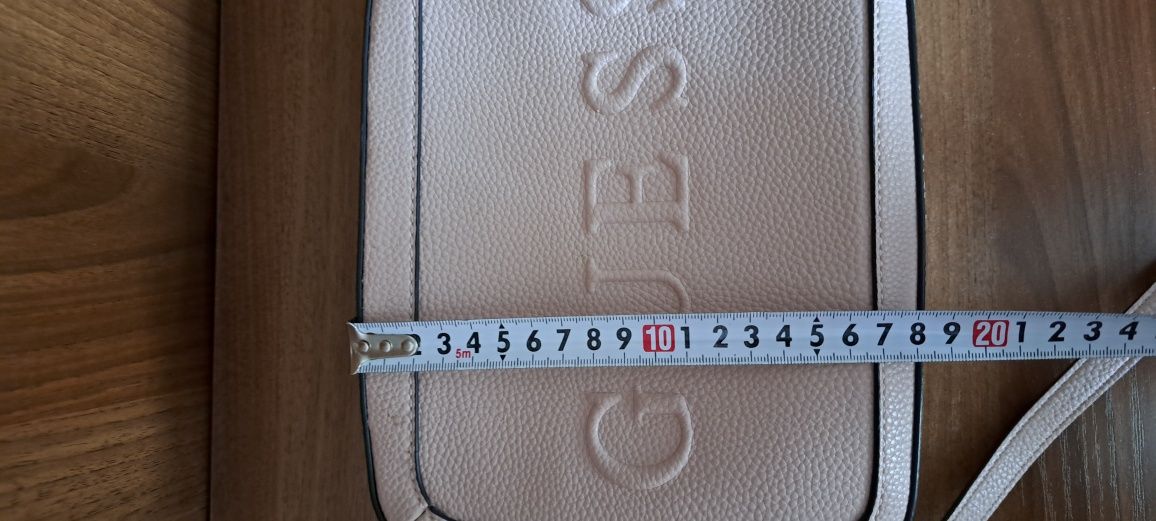 Сумка guess, покупалась в оригинальном магазине, бирка белая.