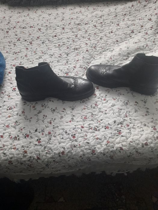 Ghete made in Portugalia de piele adevarata.