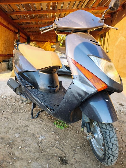 Vând scuter Honda lead 100