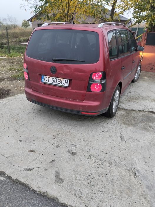 Vând Touran 1.9 tdi