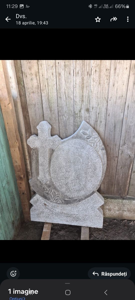Vând cruci și dalii de beton
