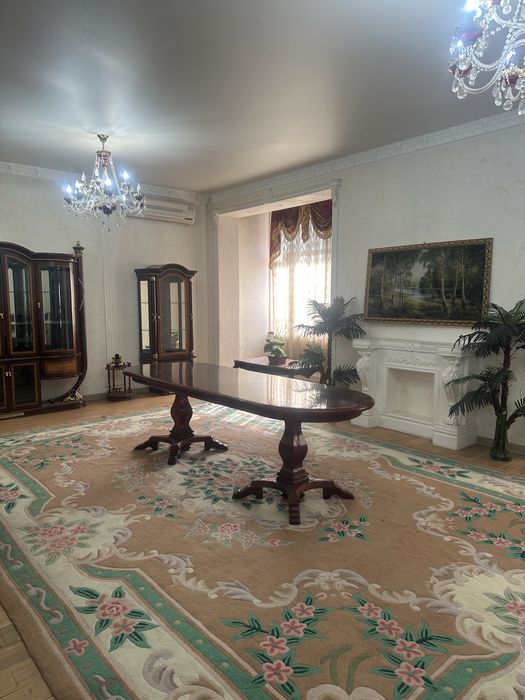 Стол для гостиной