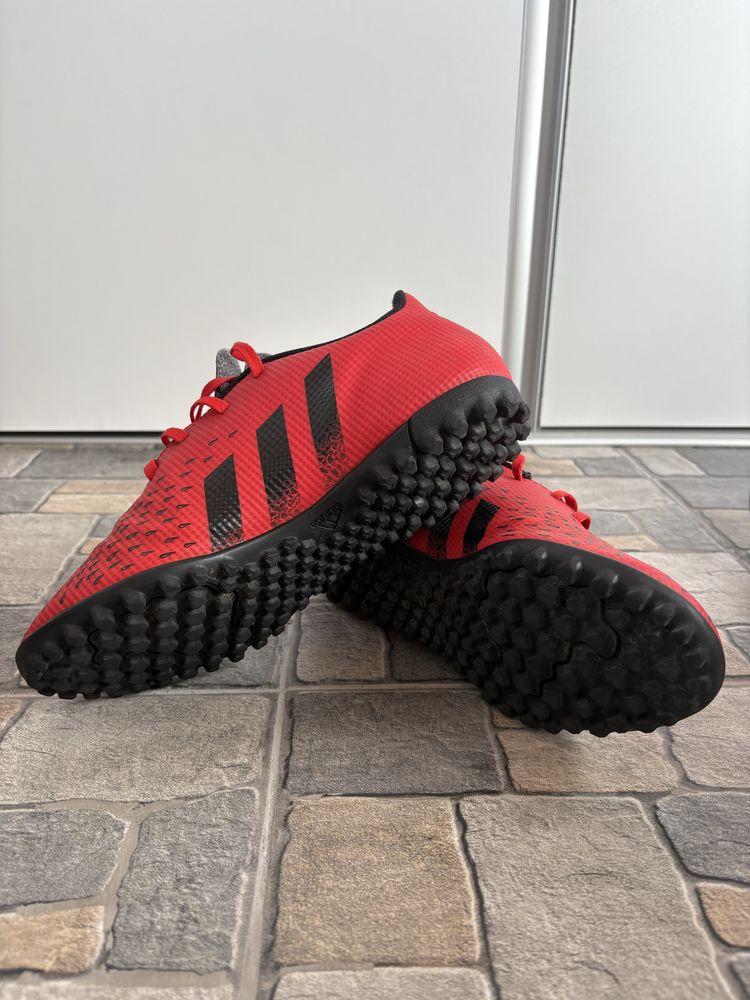 Adidas predator pentru sintetic. Marimea 40