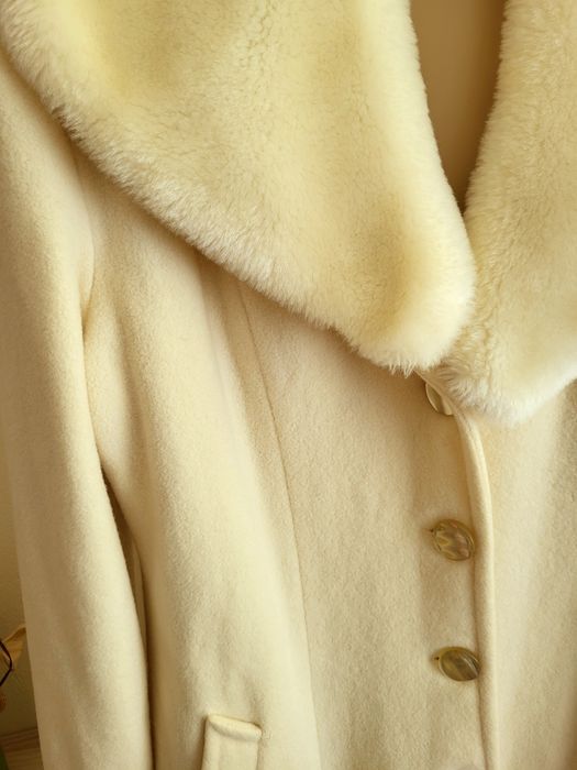 Макси Бяло Шампанско палто яке връхна дреха с пухена яка