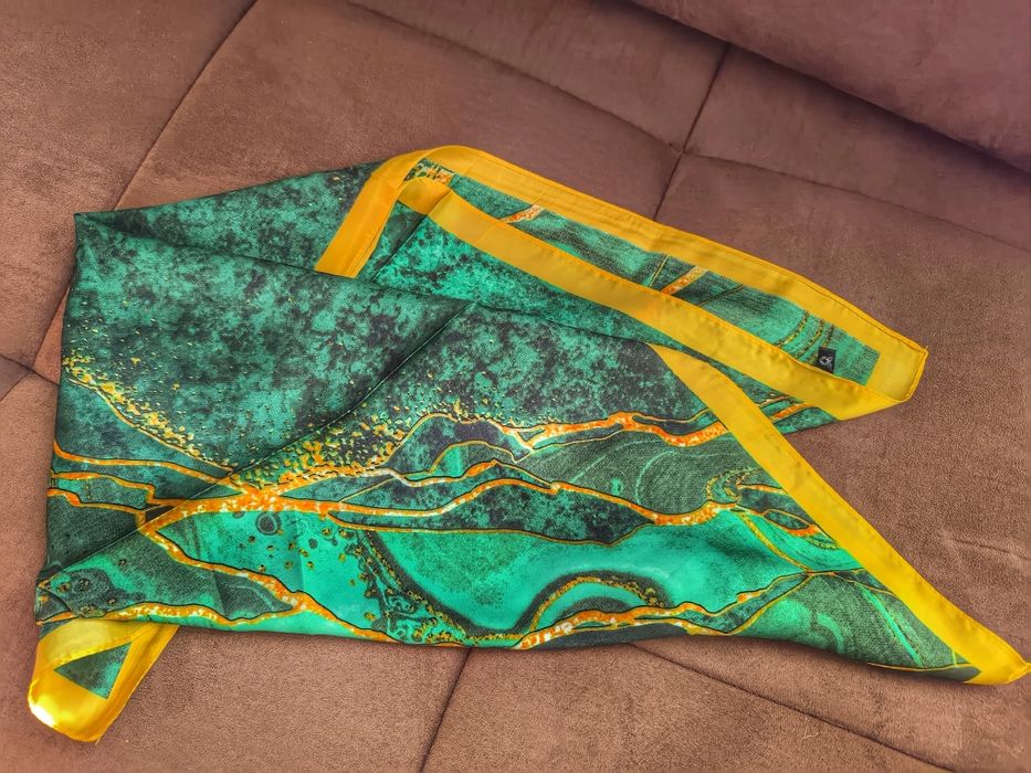 Сатенени ефирни шалове, красиви ластици-гривни за коса