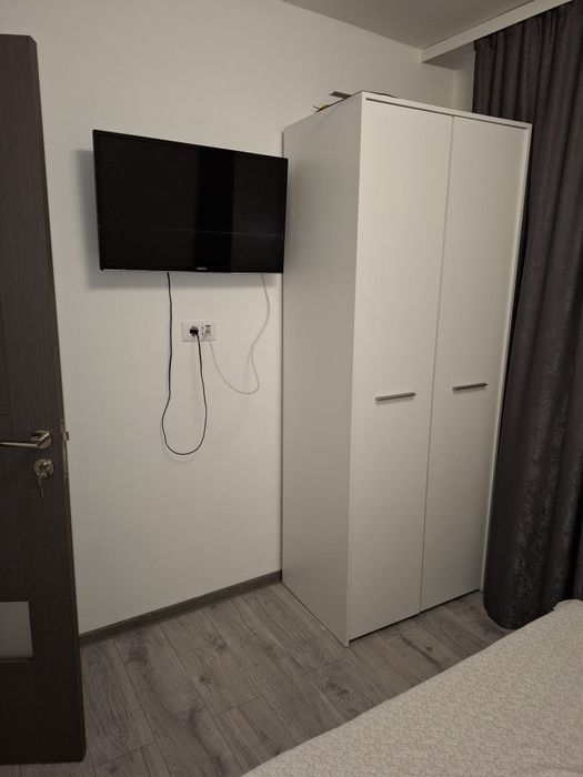 Închiriez apartament 3 camere