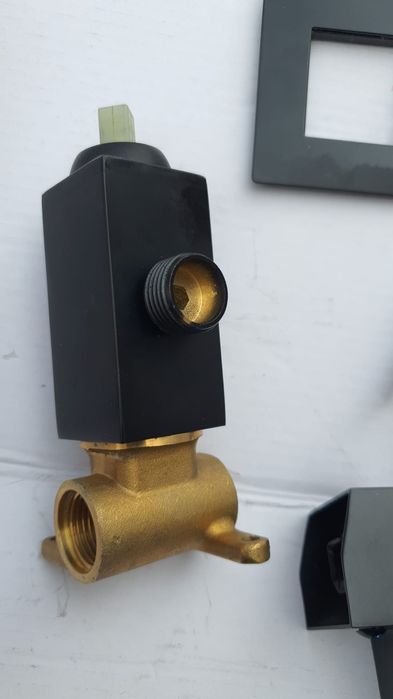 Dus bideu, negru, incastrabil in perete, nou. 400 lei