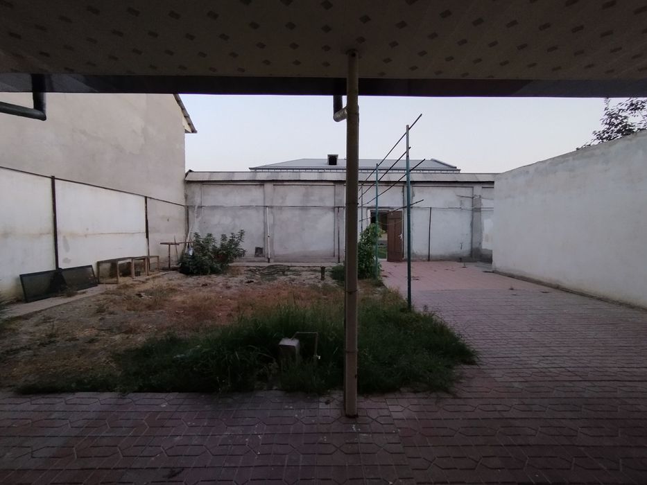 Мажнунтол махаллада 3 соток 2 хонали ховли сотилади. Ориентир Пост ГАИ