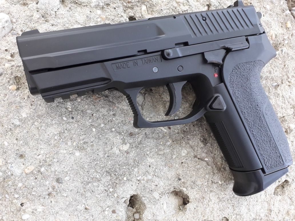 Reducere Foarte PUTERNIC Pistol AIRSOFT Sig Sauer Metalic CO2 P99 Dao