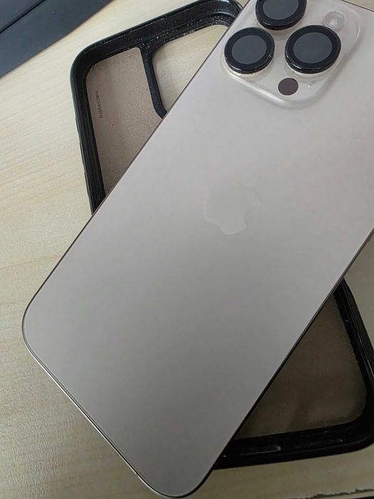 IPhone 16 pro max с гаранция