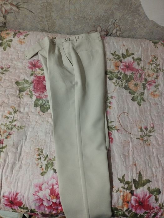 Белые брюки      .