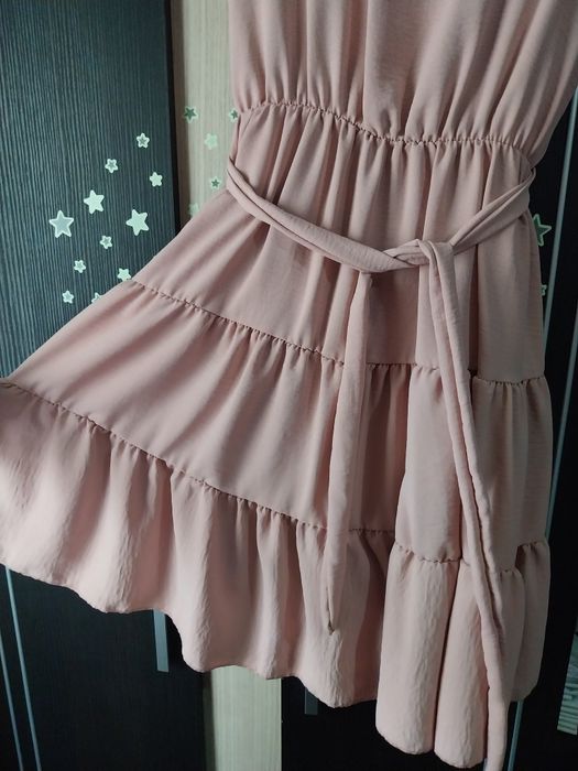 Vând rochie roz în stare perfecta