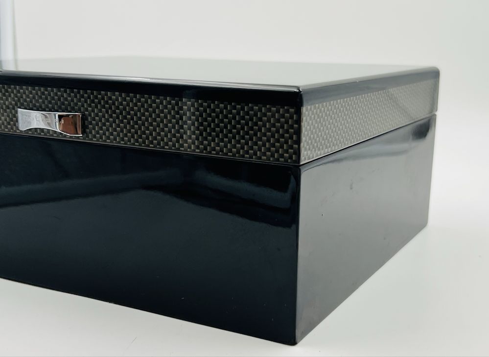 Colibri Carbon Fiber And Piano Black  Humidor ХУМИДОР