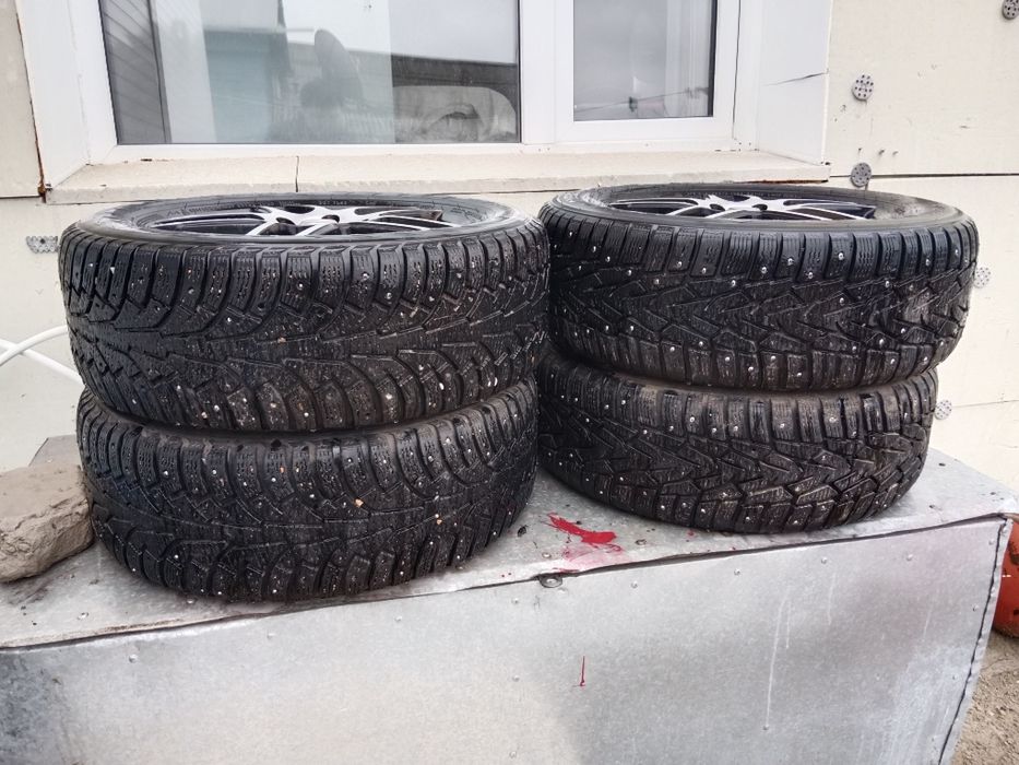 Продам шины с титанами б/у