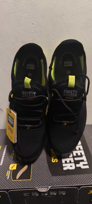 Продавам летни работни обувки Safety Gogger с най- висока защита .
