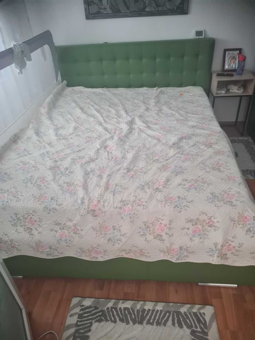 Pat tapitat cu somiera rabatabila