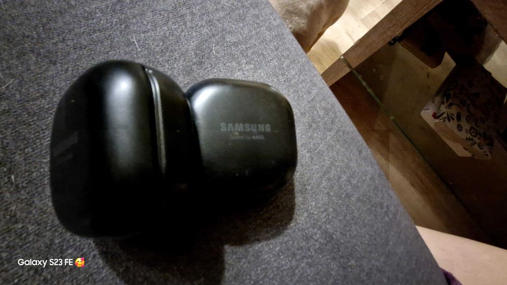 Samsung freebuds 3pro ДВЕ дясни с кейса се проявяват както е ок