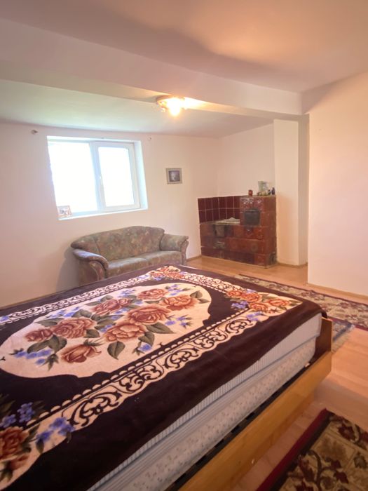 Casa la Cebza cu 4000 mp teren  intraviran