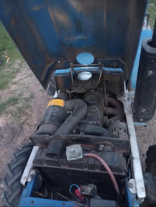 Vând tractor iseki 14 cai cu tot cu semănătoare de cartofi