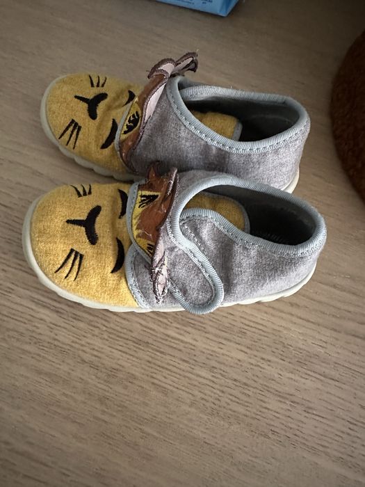 Пантофи детски 24 размер