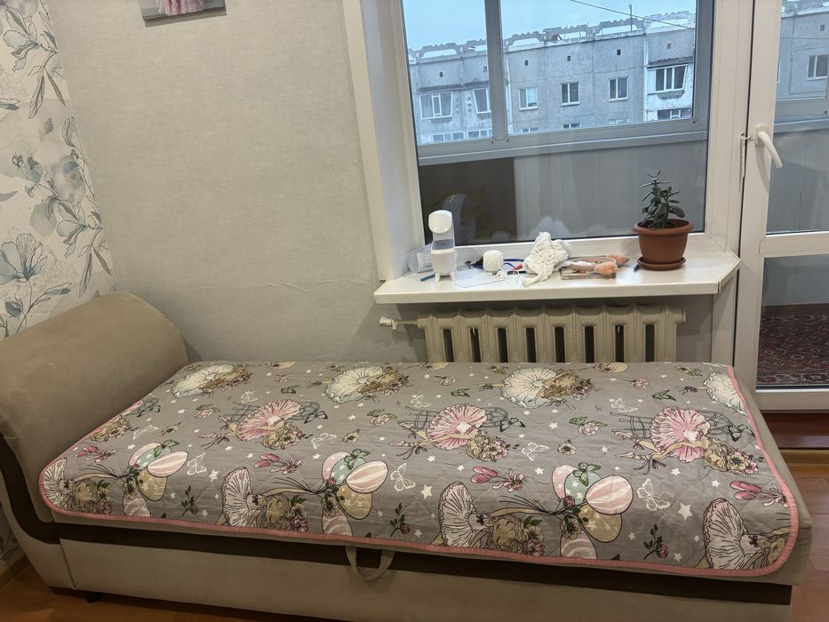 Продам диван - кровать с ортопедическим основанием и большими ящиками