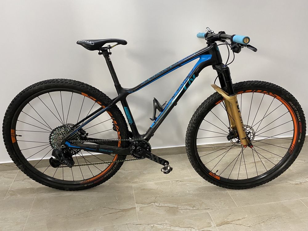 MTB carbon Giant Liv, 29, echipare Race