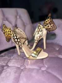 Sandale cu fluture detașabil