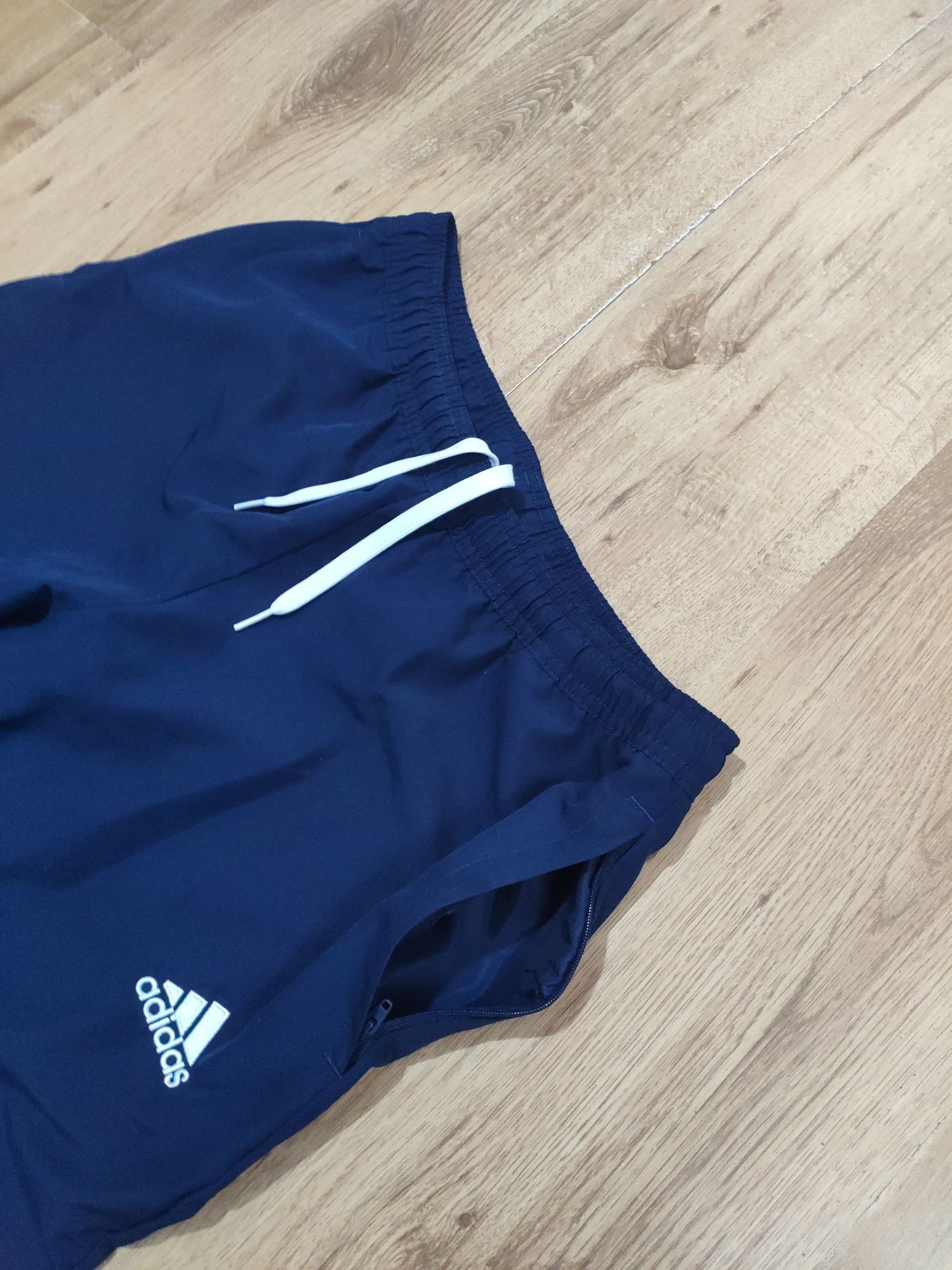 Pantaloni subțiri Adidas mărimea M