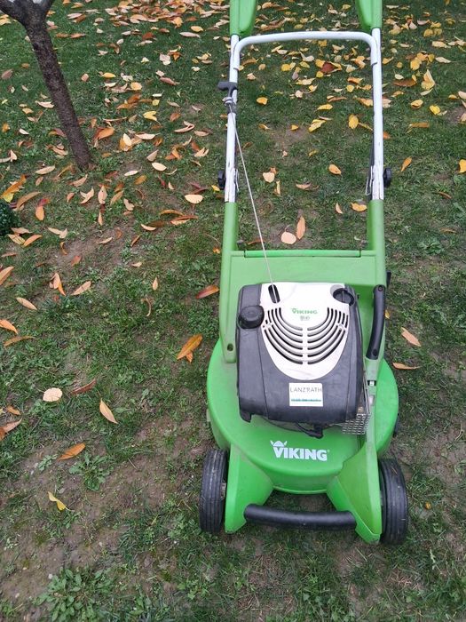 Vând mașină tuns gazon Viking pe benzină.