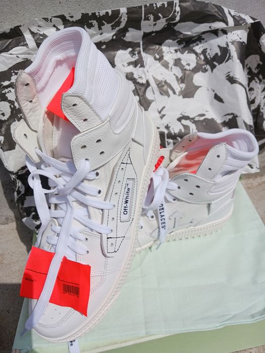 Adidasi Jordan și Off-Whinte