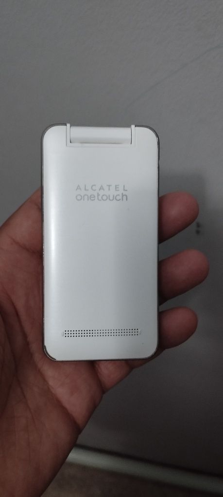 Продаются телефоны nokia, 515 и alcatel one touch