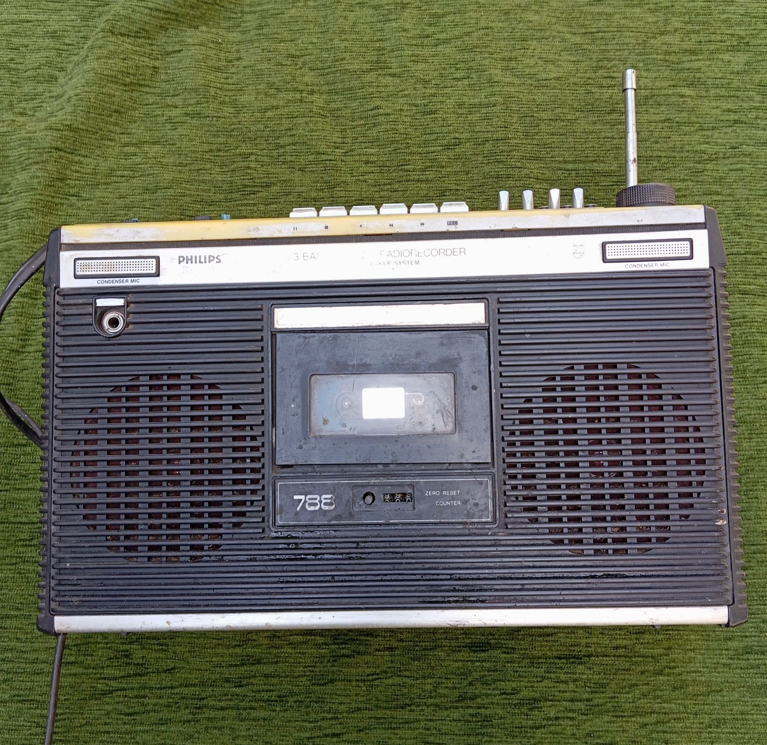 Vând radio casetofon Philips!