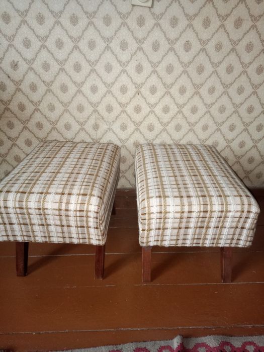 3бр. ретро тапицирани табуретки