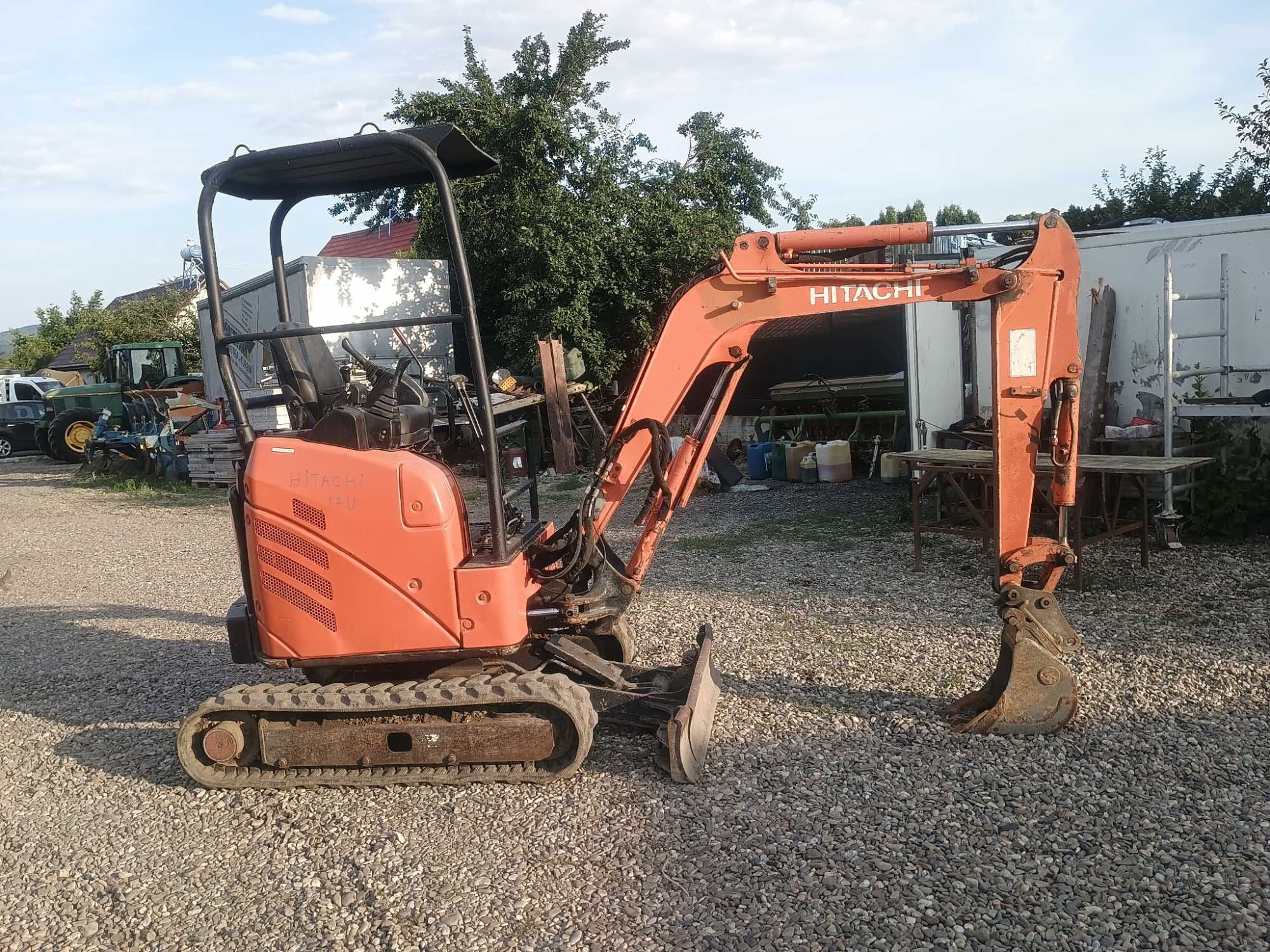 Miniexcavator Hitachi U17 1,8t și Hitachi ZX25 2,5t