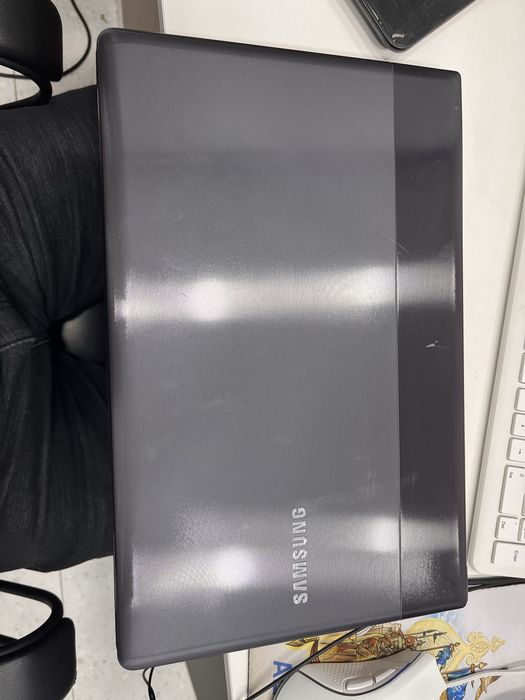 Ноутбук , наушники для работы , беспроводная мышка