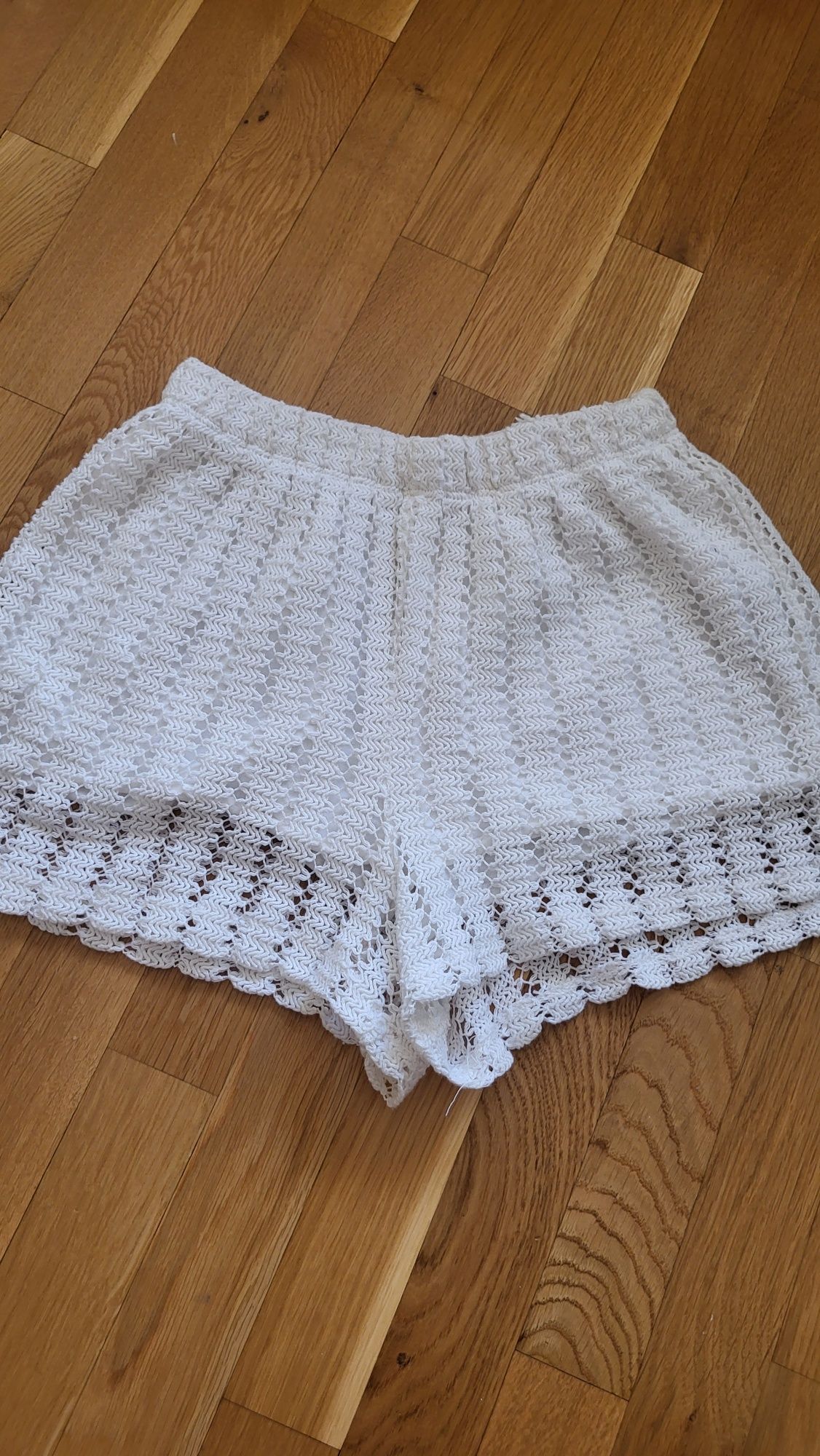 Екип на Zara 140